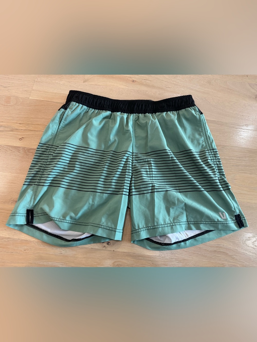 Vuori Men's sage green and black striped Rush lined running shorts size large